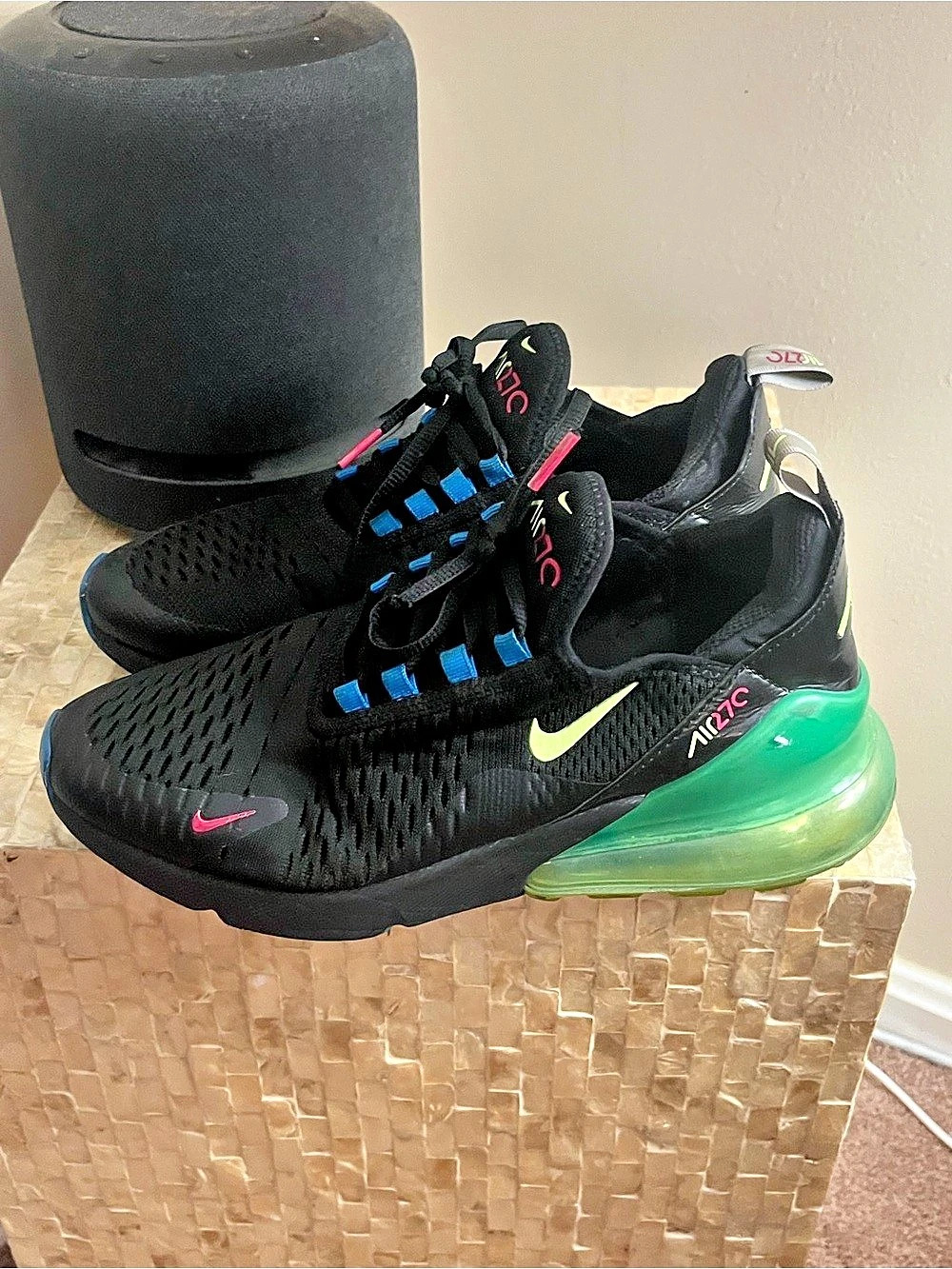 Nike Air Max 270 Black & Green Athletic Shoes size 9